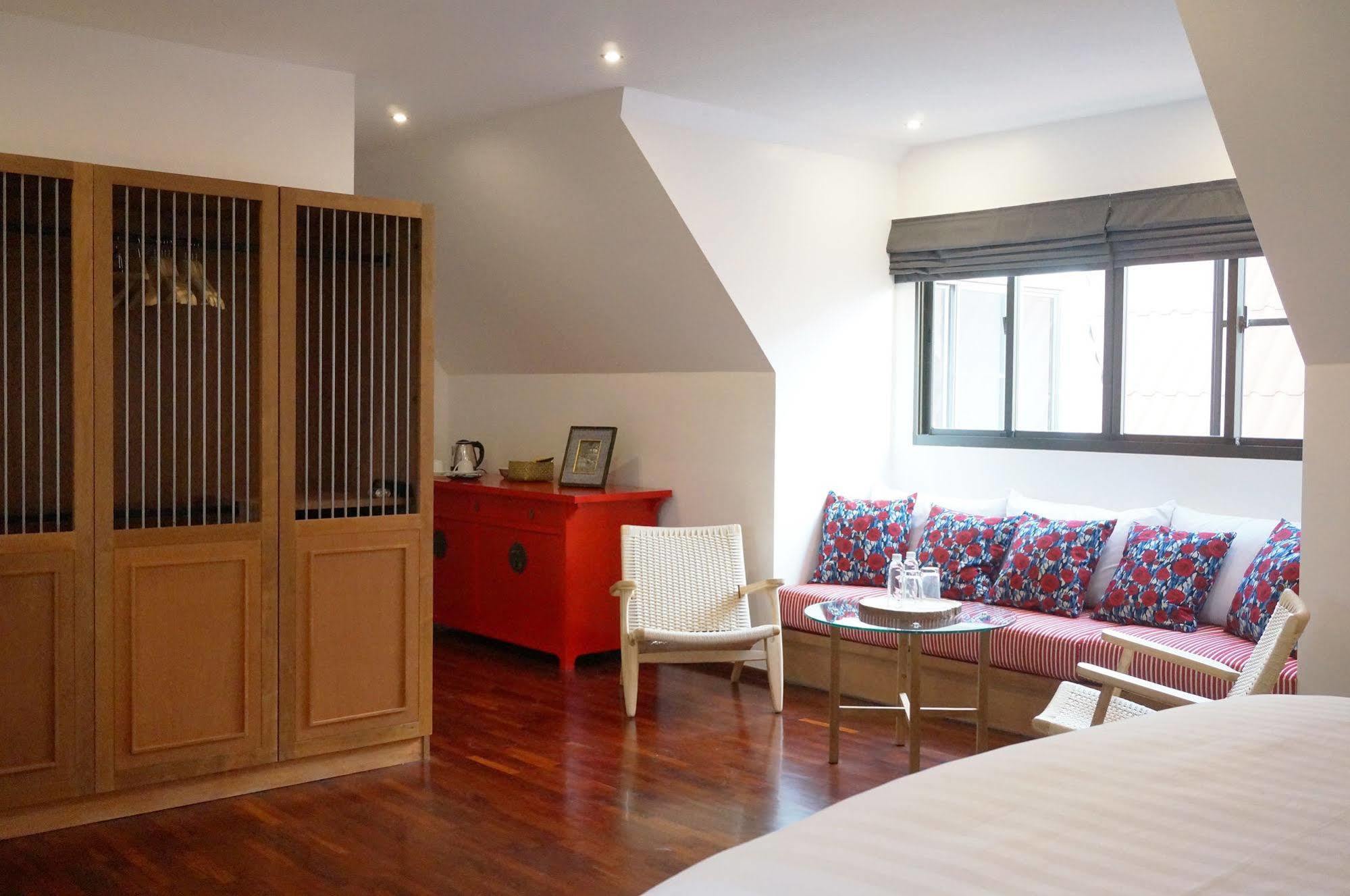 The Twelve Hotel Hotel